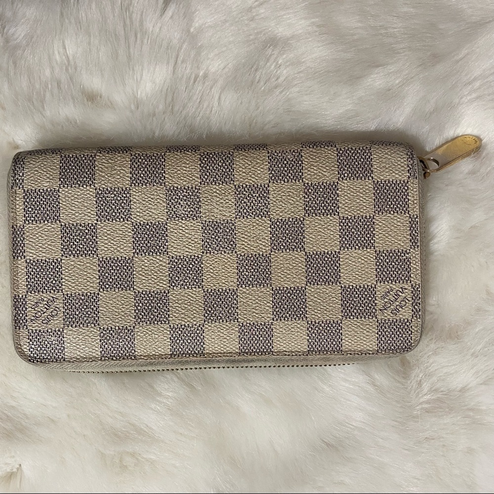 LOUIS VUITTON ZIPPER WALLET